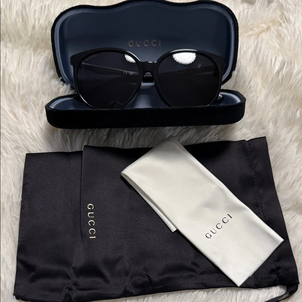 Gucci Black Round Sunglasses